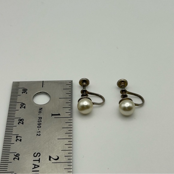 Vintage White Faux Pearl Silver Tone Screwback Stud Earrings - Picture 4 of 6